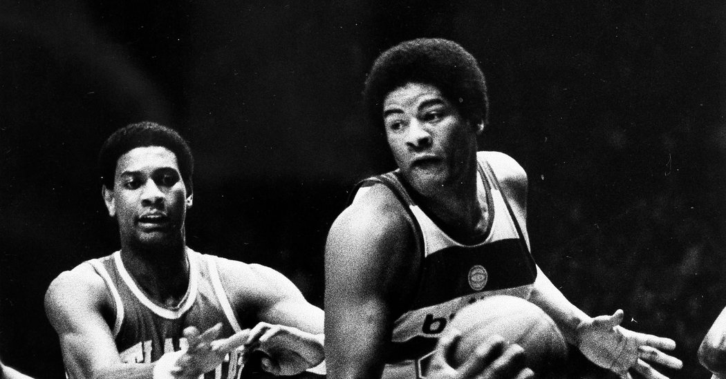 Wes Unseld, Powerful Hall of Fame N.B.A. Center, Dies at 74